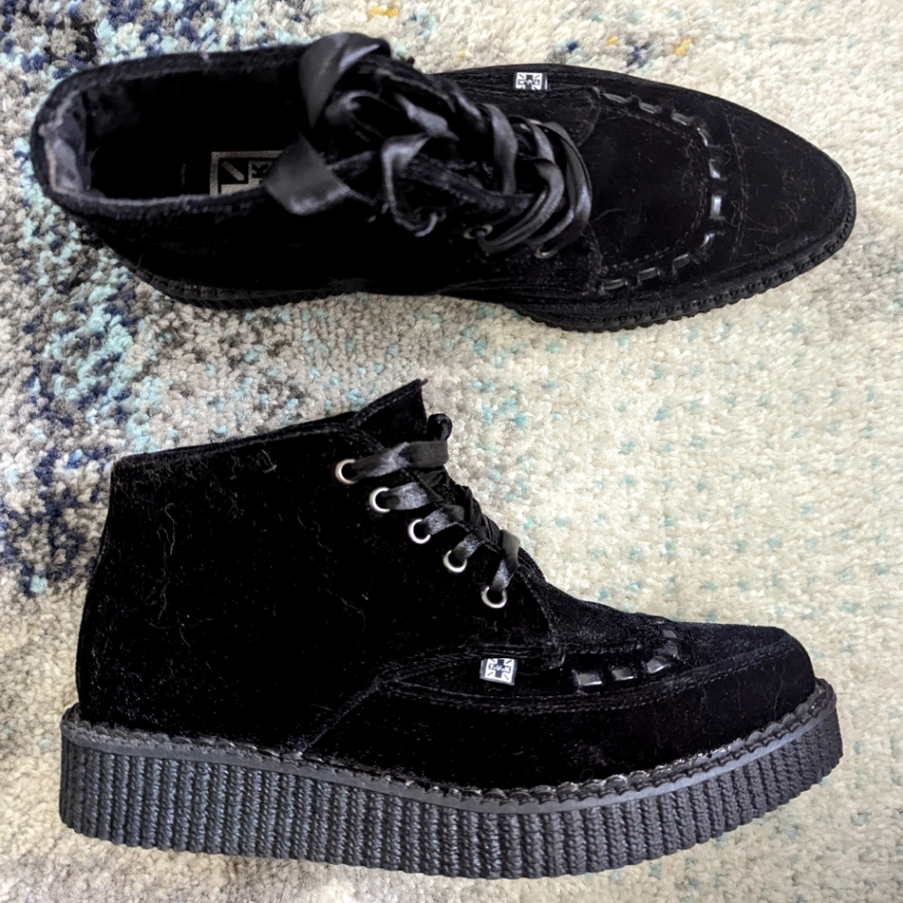 Velvet TUK pointed creepers